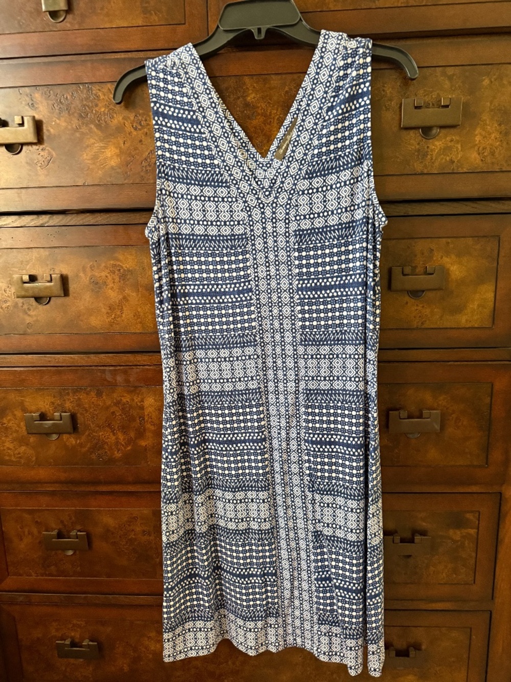 Tommy Bahama sleeveless V-neck fitted dress- M